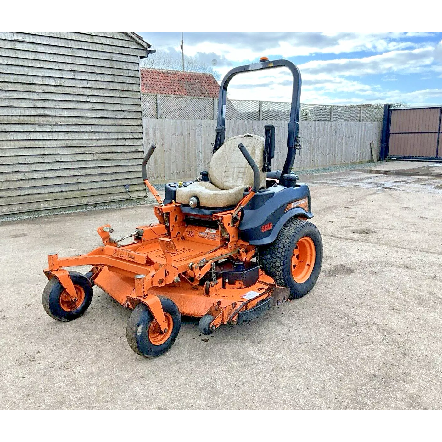 2019 SCAG TIGER CAT 11 ZERO TURN PETROL RIDE ON LAWN MOWER | 745 HOURS